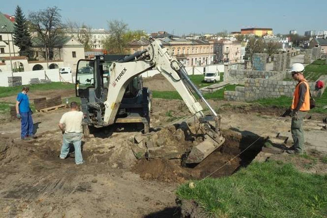Archeolodzy kopią na terenie przyszłego centrum handlowego. Potem ma ruszyć budowa
