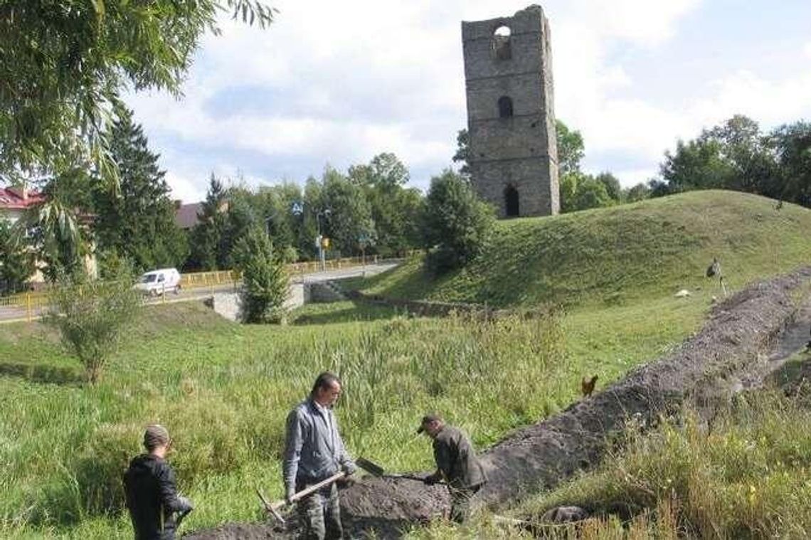 Archeolodzy pod wieżą w Stołpiu. Gmina szuka pieniędzy