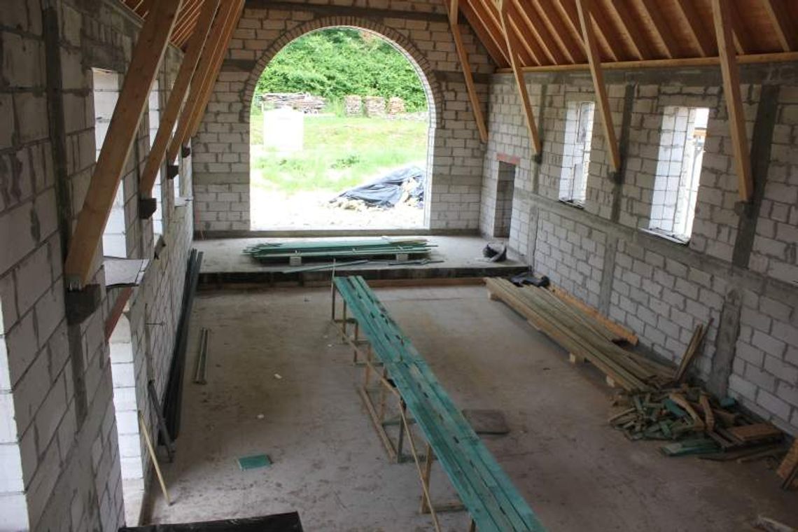 Arcybiskup dołożył do kościoła Zanussich w Bochotnicy