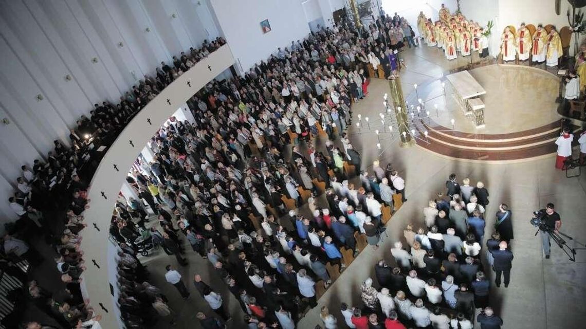 Arcybiskup konsekrował kościół w Lublinie. Po 22 latach istnienia parafii [zdjęcia]