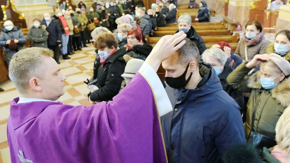 Arcybiskup oficjalnie apeluje o złagodzenie obostrzeń w kościołach