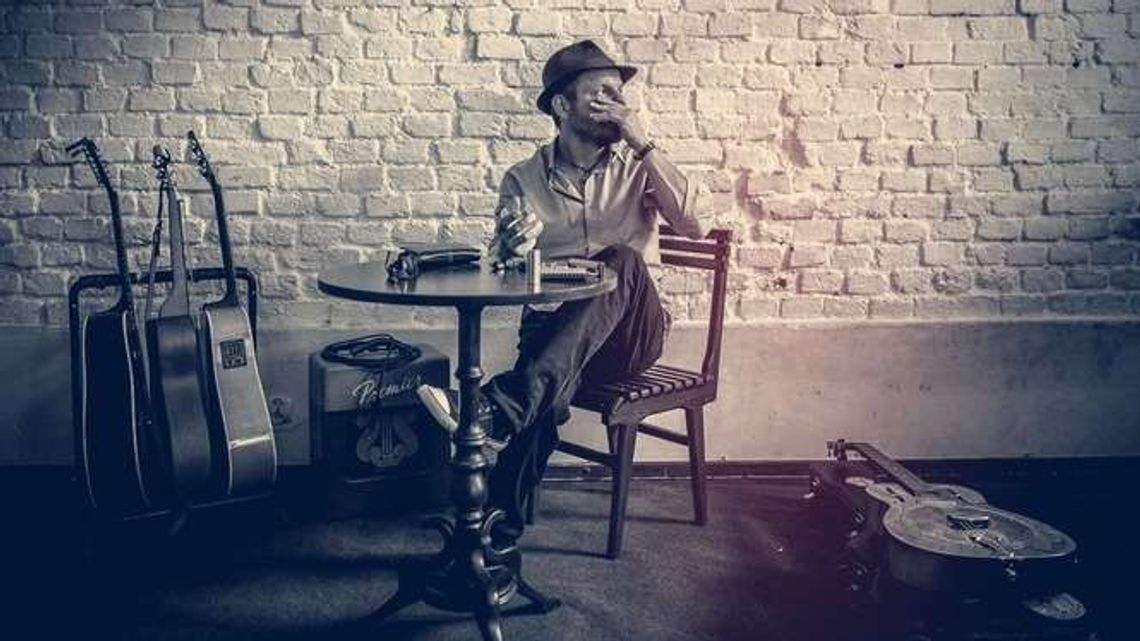 Arek Zawiliński w Whisky Cafe