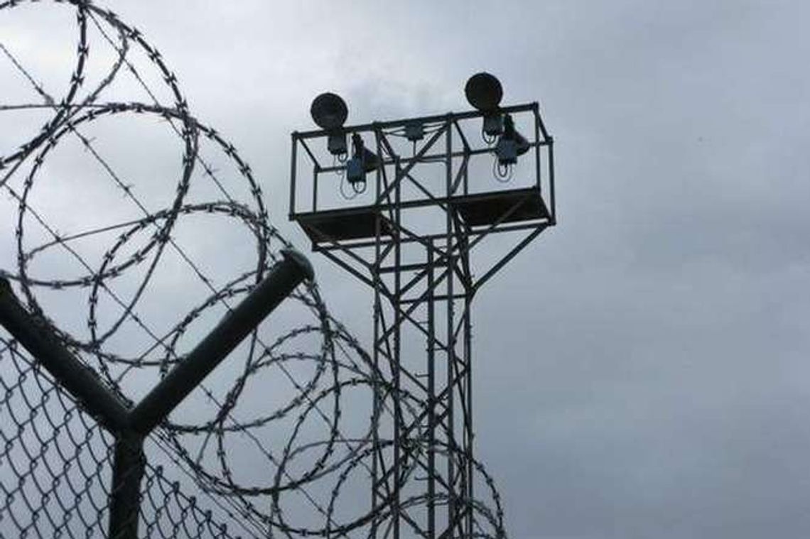 Aresztowali 22-latka za znęcanie się nad matką. Powiesił się w celi