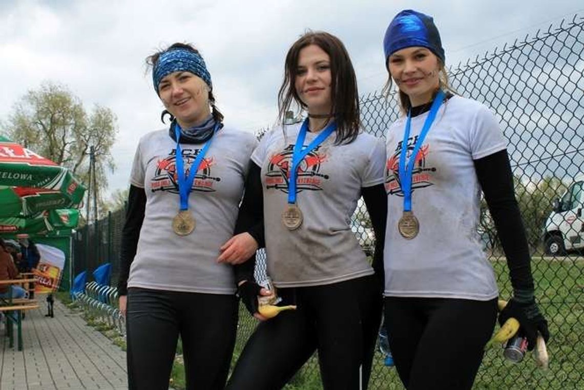 Armageddon Challenge w Janowcu. Ekstremalny bieg przez ogień, rzekę i błoto (zdjęcia)