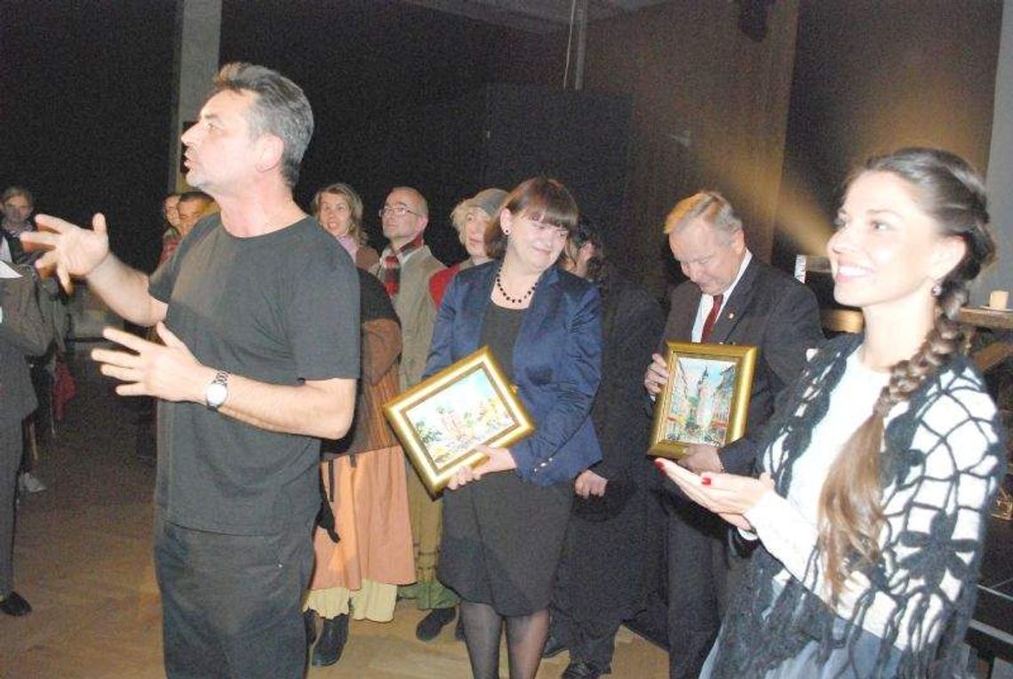 Artur Dziurman: Nałogowo pomagam niewidomym aktorom