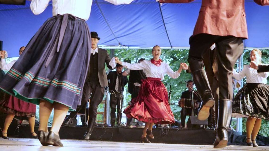 Artyści z całego świata w Lublinie i regionie. Barwne stroje, piękna muzyka [zdjęcia]