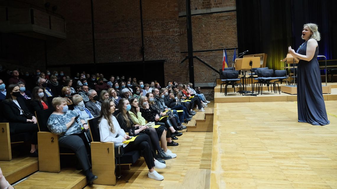 Artyści z Polski i Ukrainy na koncercie charytatywnym na rzecz uchodźców