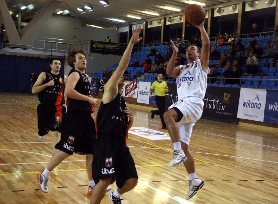 Astoria Bydgoszcz protestuje przeciwko decyzji sędziów w meczu z Wikaną-Startem Lublin Astoria Bydgoszcz protestuje przeciwko decyzji sędziów w meczu z Wikaną-Startem Lublin