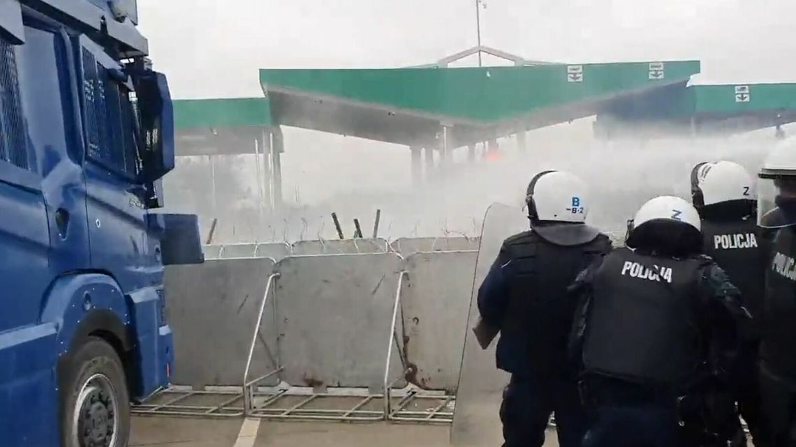 Atak na granicy. Z białoruskiej strony poleciały kamienie i granaty hukowe 