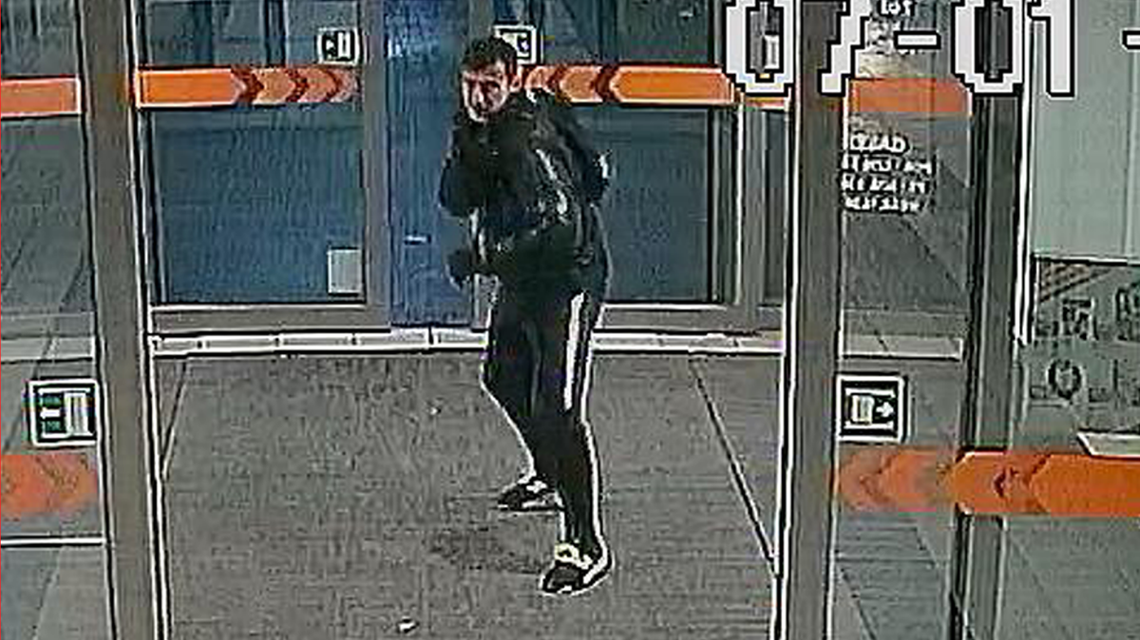 Atak na pracownika kantoru. Policja poszukuje sprawcy Atak na pracownika kantoru. Policja poszukuje sprawcy