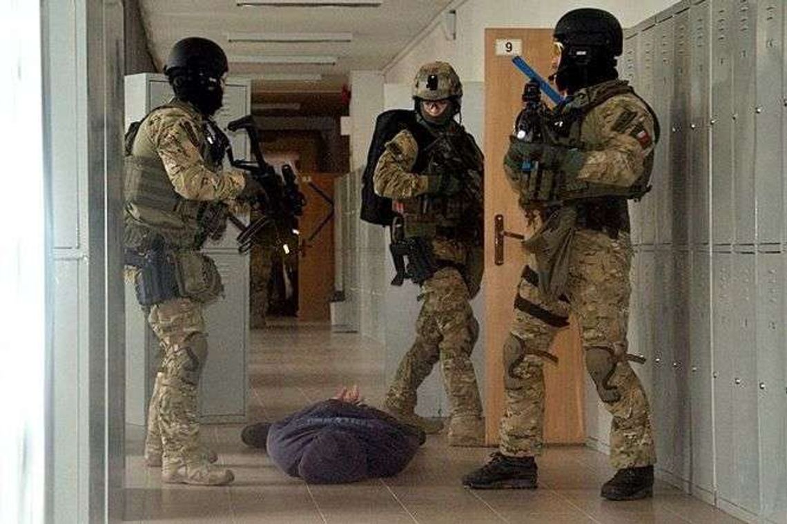 Atak na szkołę w Lublinie, 18 osób rannych. Zdjęcia z ćwiczeń