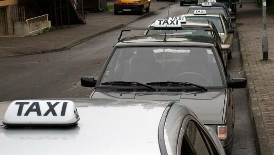 Atak na taksówkarza. Pasażer go pobił i chciał okraść Atak na taksówkarza. Pasażer go pobił i chciał okraść