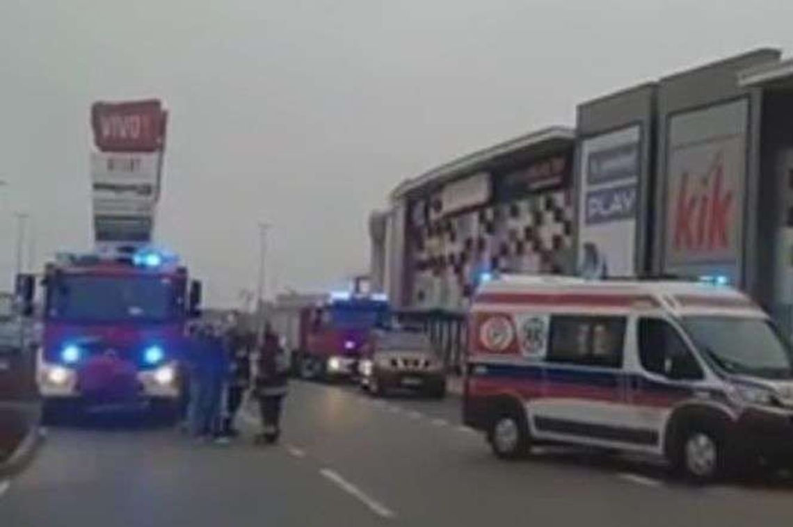 Atak nożownika w galerii handlowej. Nie żyje kobieta, 7 osób rannych [wideo]