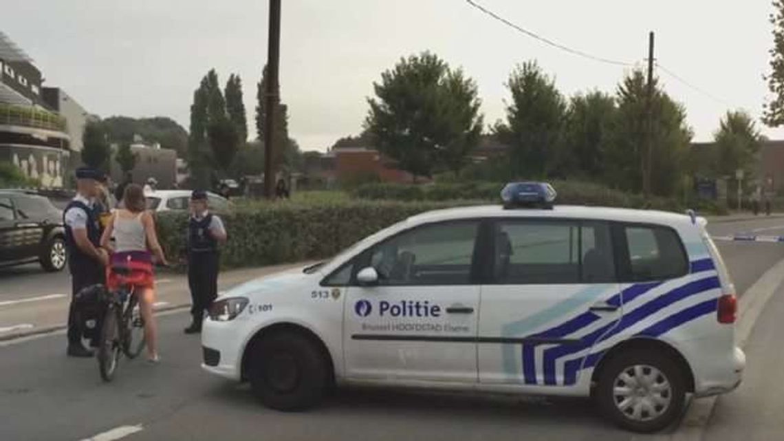 Atak w Brukseli: Samochód staranował bramy, potem wybuchła bomba