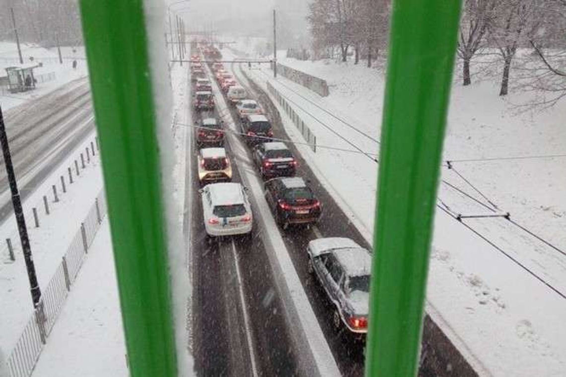 Atak zimy. Dramatyczne warunki na drogach Lublina. Niektóre ulice zablokowane Atak zimy. Dramatyczne warunki na drogach Lublina. Niektóre ulice zablokowane