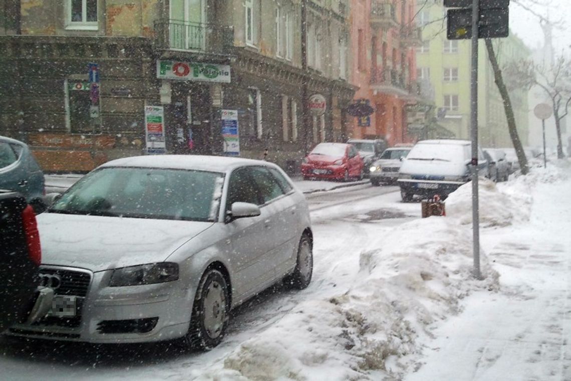 Atak zimy w Lublinie i regionie. Utrudnienia na drogach Atak zimy w Lublinie i regionie. Utrudnienia na drogach