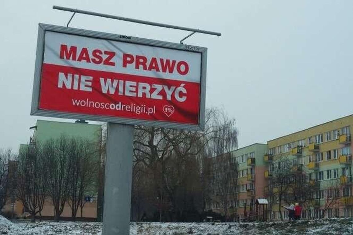 Ateistyczne billboardy budzą kontrowersje. "Flaga znieważona. Złożę zawiadomienie" Ateistyczne billboardy budzą kontrowersje. "Flaga znieważona. Złożę zawiadomienie"
