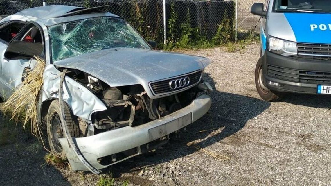 Audi dachowało w rowie. Kierowca mówił, że zasnął