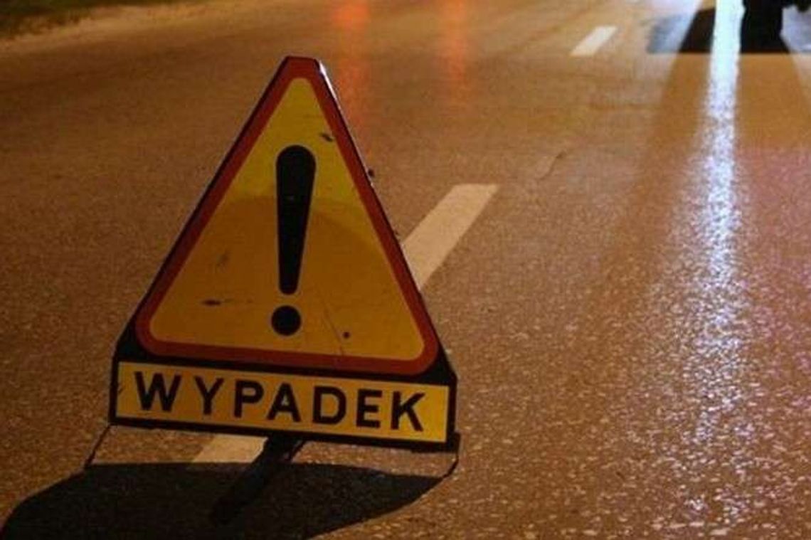 Audi uderzyło w drzewo. 19-latek nie żyje Audi uderzyło w drzewo. 19-latek nie żyje