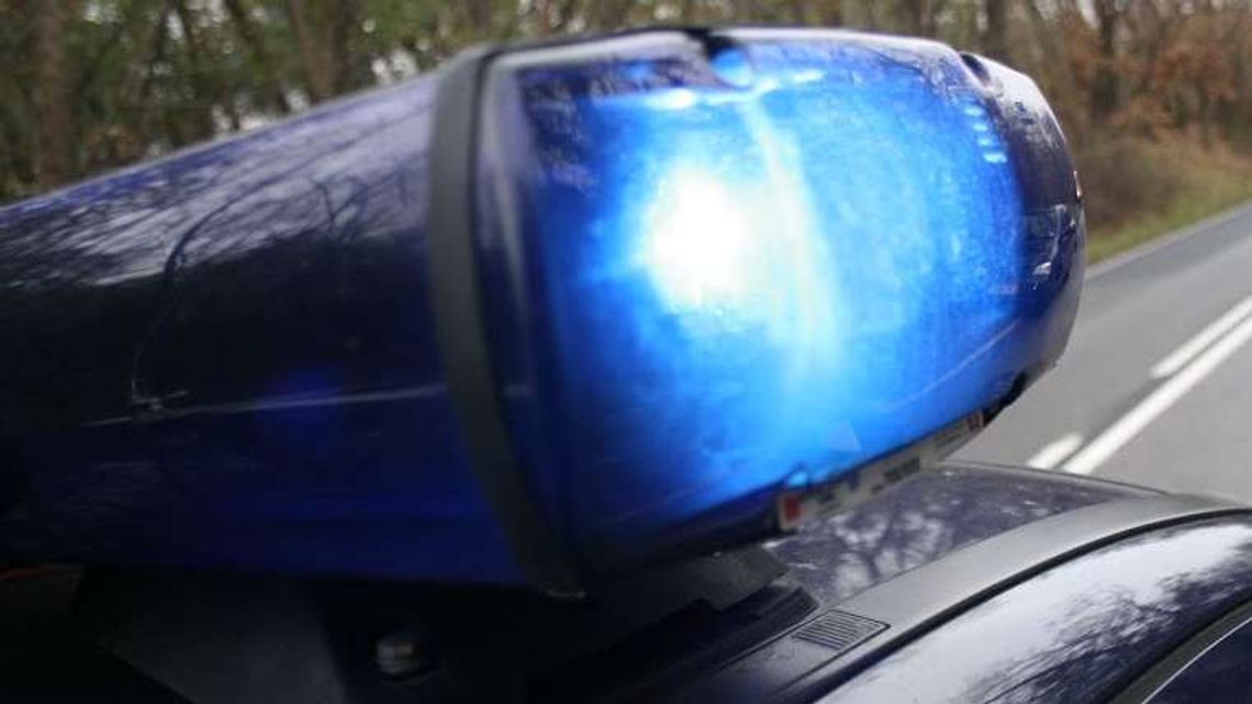 Audi w rowie na drodze krajowej nr 82. Dwie osoby ranne Audi w rowie na drodze krajowej nr 82. Dwie osoby ranne