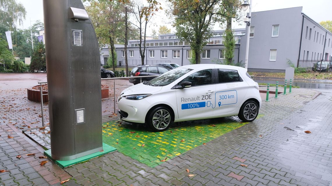 Auto naładujesz pod latarnią. Startują testy lubelskiej ładowarki samochodów elektrycznych