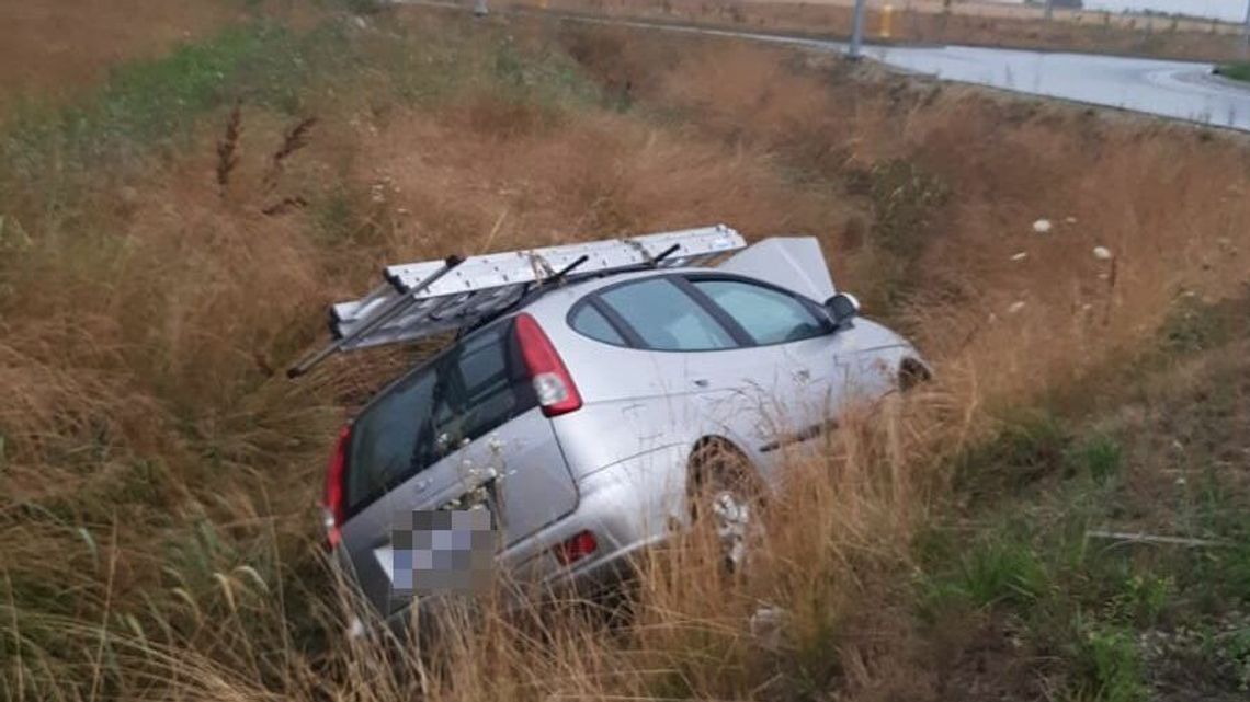 Auto w rowie, winowajcy brak. Wiadomo dlaczego Auto w rowie, winowajcy brak. Wiadomo dlaczego