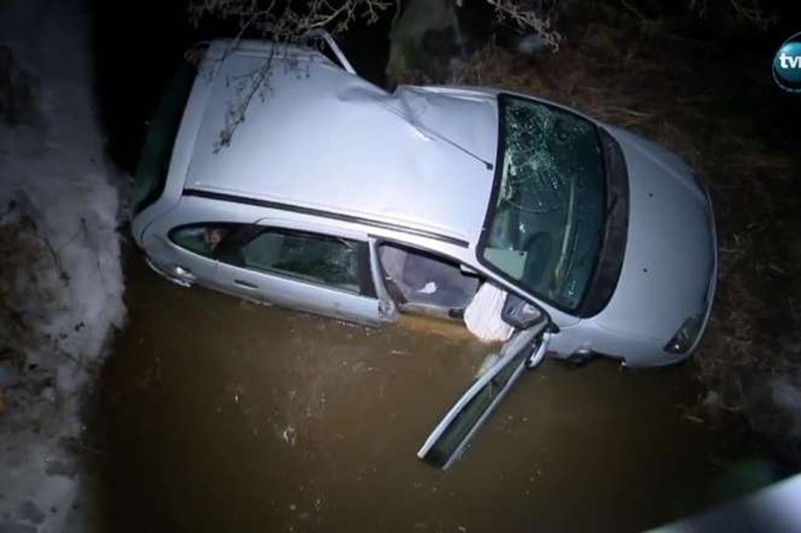 Auto wpadło do rzeki. 15-latek za kierownicą zginął na miejscu
