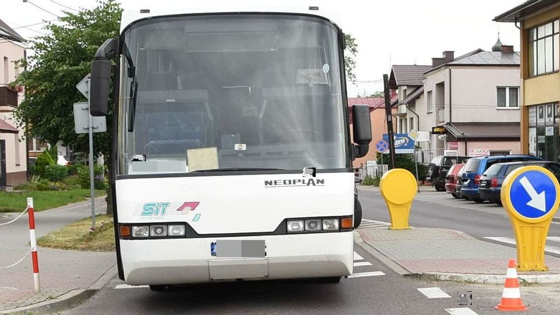 Autobus potrącił pieszą na przejściu. Kobieta zmarła w szpitalu