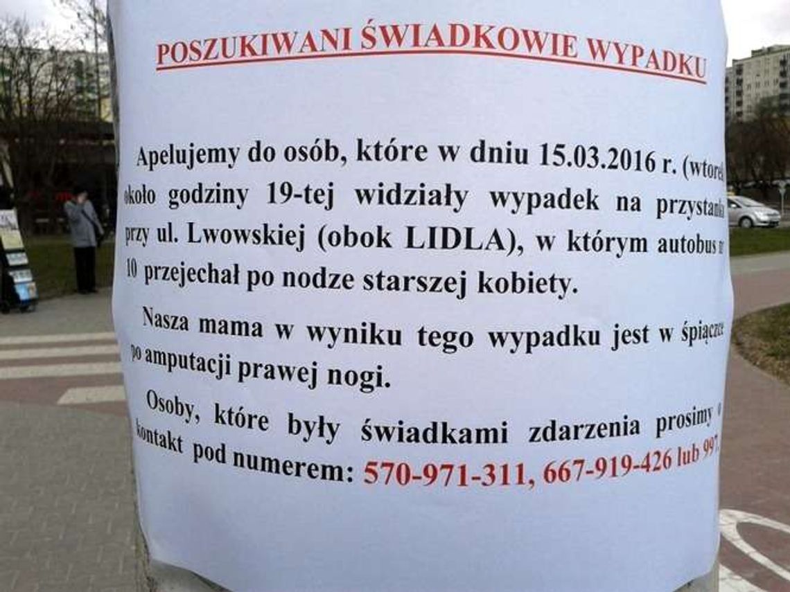 Autobus przejechał kobietę. Rodzina szuka świadków wypadku koło Lidla