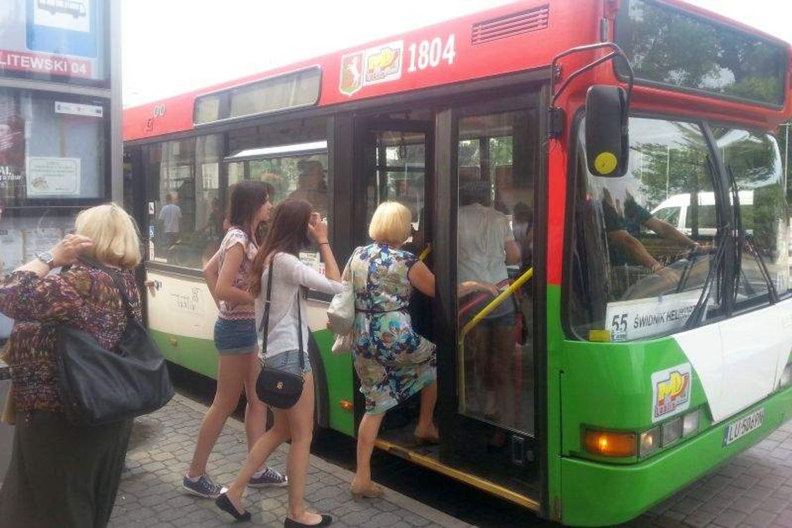 Autobusy Lublin-Świdnik: Miał być biletomat, a jest postój i kolejka Autobusy Lublin-Świdnik: Miał być biletomat, a jest postój i kolejka