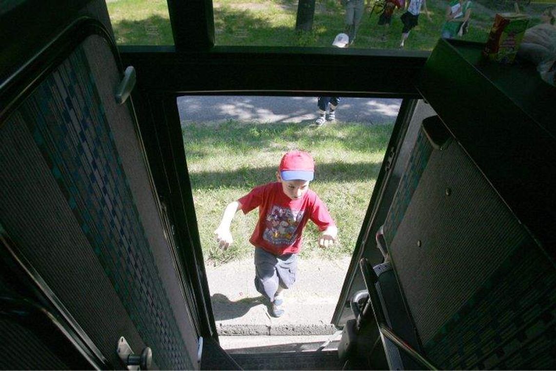 Autokary z dziećmi bez kolejki na granicy