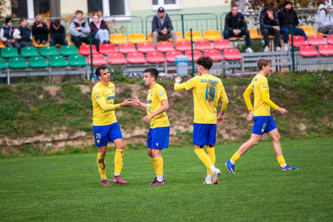 Avia II przegrywała 1:4, ale zdobyła punkt. Lewart lepszy od Orląt. Wyniki i tabela Macron IV ligi Avia II przegrywała 1:4, ale zdobyła punkt. Lewart lepszy od Orląt. Wyniki i tabela Macron IV ligi