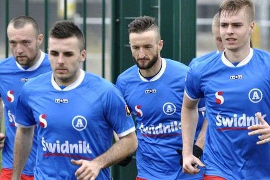 Avia jedzie do Oświęcimia, Chełmianka gra w Rzeszowie