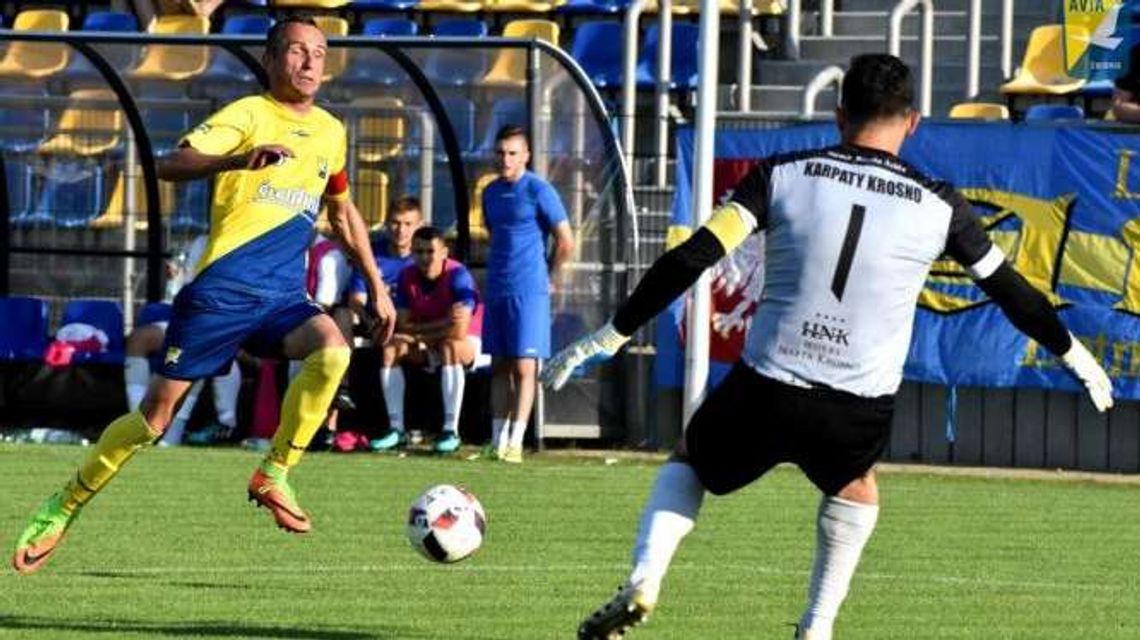 Avia ma kręgosłup, potrzebuje młodzieżowców