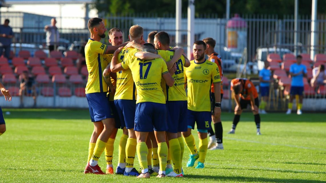 Avia od 40 minuty grała w dziesiątkę, ale wygrała z Unią Tarnów