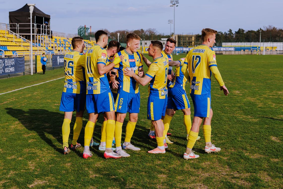 Avia pokonała Chełmiankę w meczu na szczycie i zrobiła krok w stronę II ligi Avia pokonała Chełmiankę w meczu na szczycie i zrobiła krok w stronę II ligi