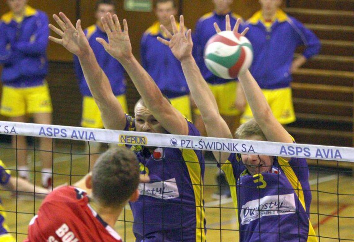 Avia Świdnik – Wisłok Strzyżów 3:1, Błękitni Ropczyce – Cukrownik Lublin 3:0