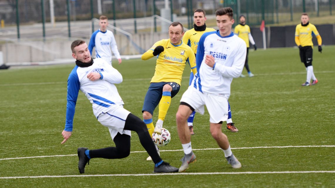 Avia wyraźnie lepsza od Łady. Kadra świdniczan już w komplecie