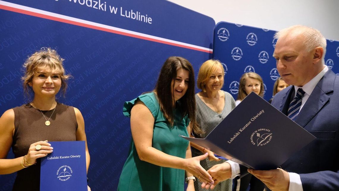 Awanse dla 500 nauczycieli - najwyższy stopień (zdjęcia) Awanse dla 500 nauczycieli - najwyższy stopień (zdjęcia)