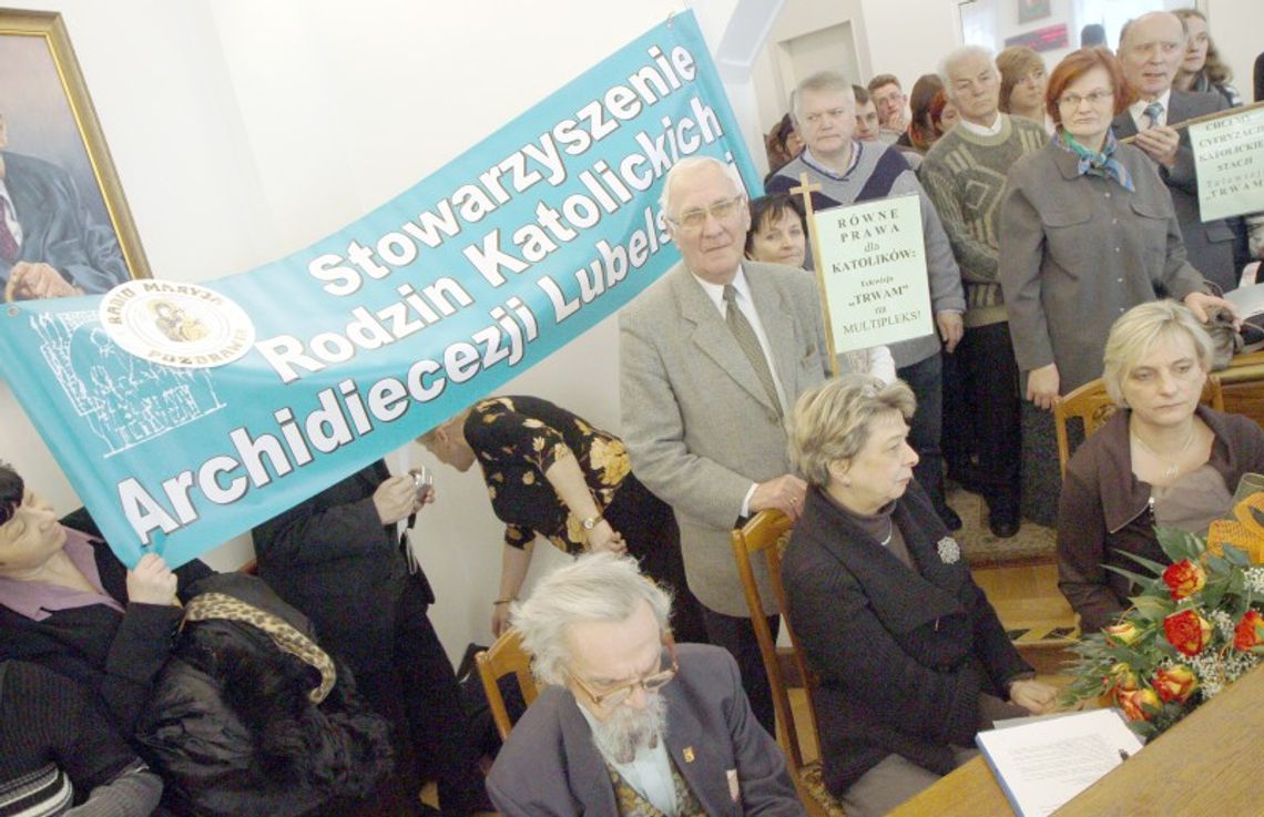 Awantura ws. Telewizji Trwam na sesji w Świdniku