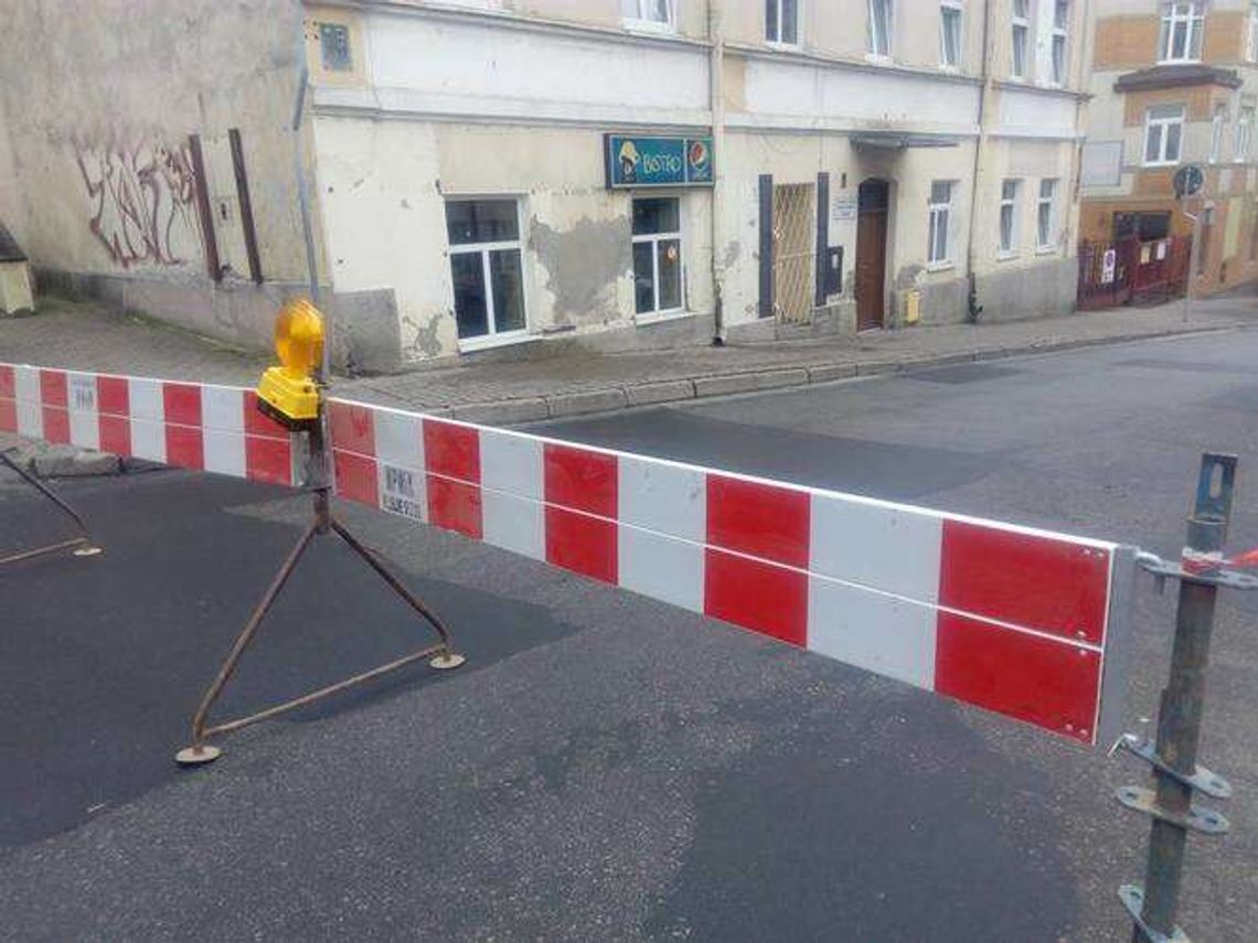 Awaria na ul. Staszica. Zamknięta droga koło szpitala