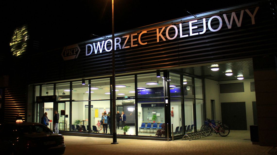 Awaria sieci trakcyjnej niedaleko Puław. PKP podstawia autobusy