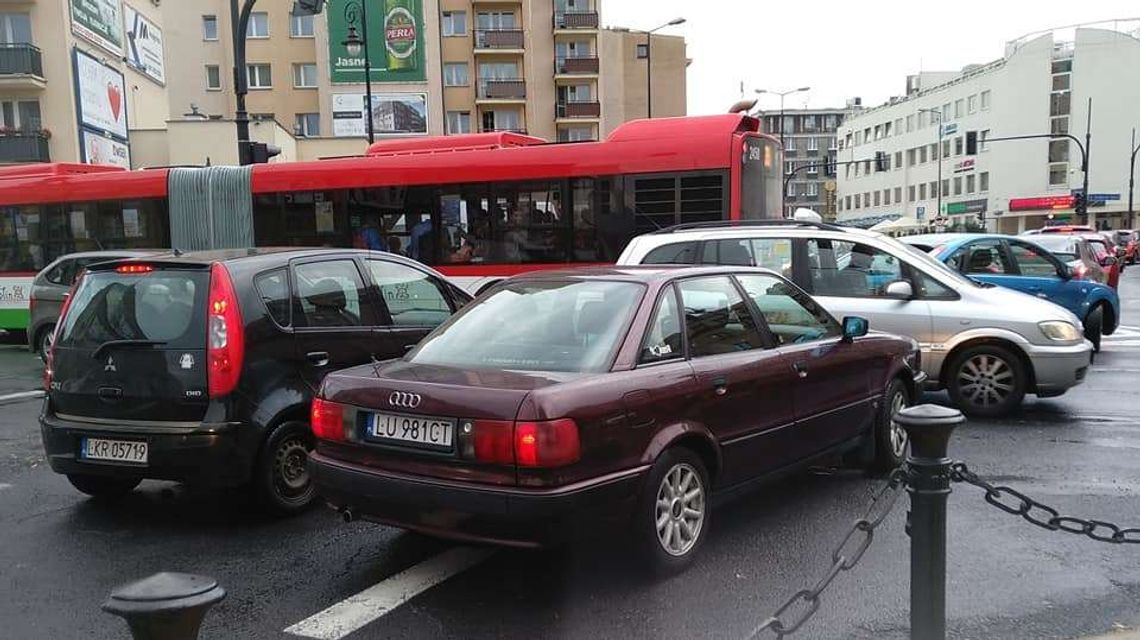 Awaria sygnalizacji świetlnej w centrum Lublina. Duże zamieszanie na skrzyżowaniach