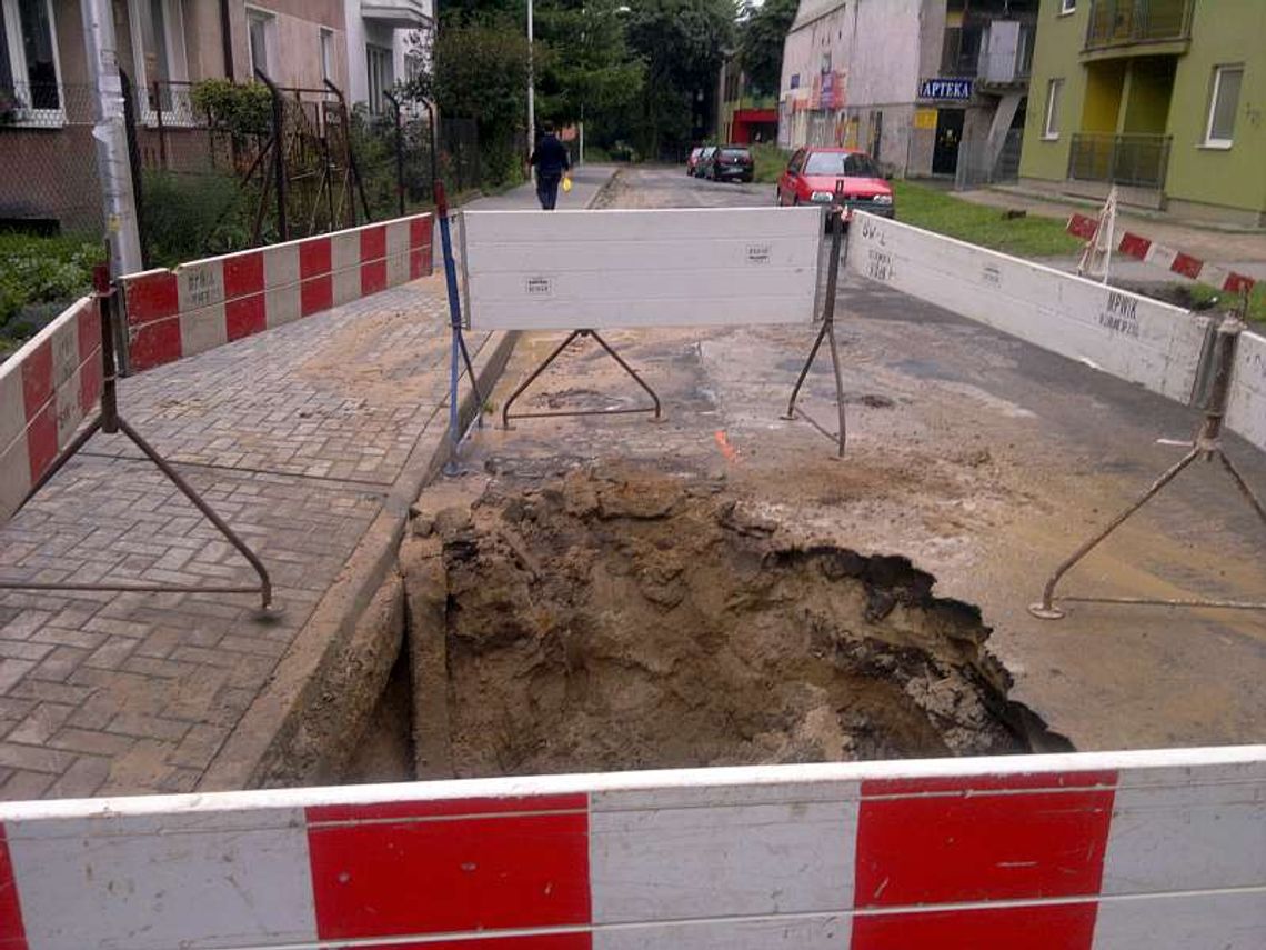 Awaria wodociągowa przy ul. Langiewicza Awaria wodociągowa przy ul. Langiewicza