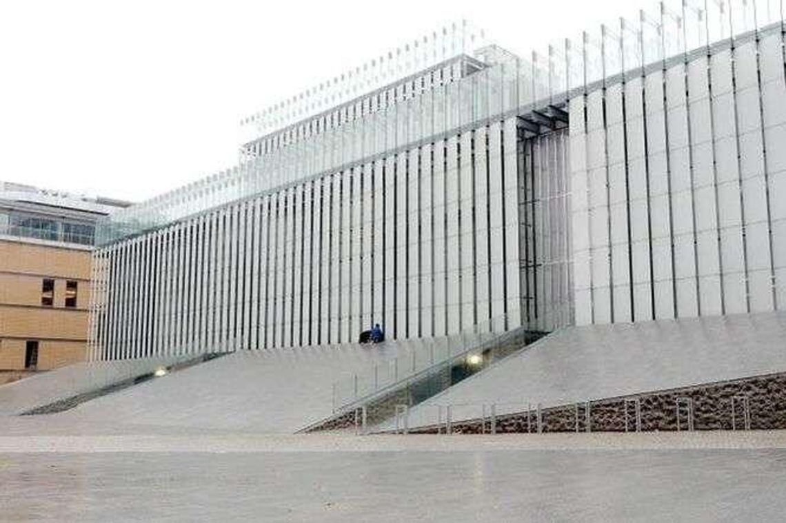 Awaria wodociągowa w CSK. "Sprawdzamy, czy doszło do strat"