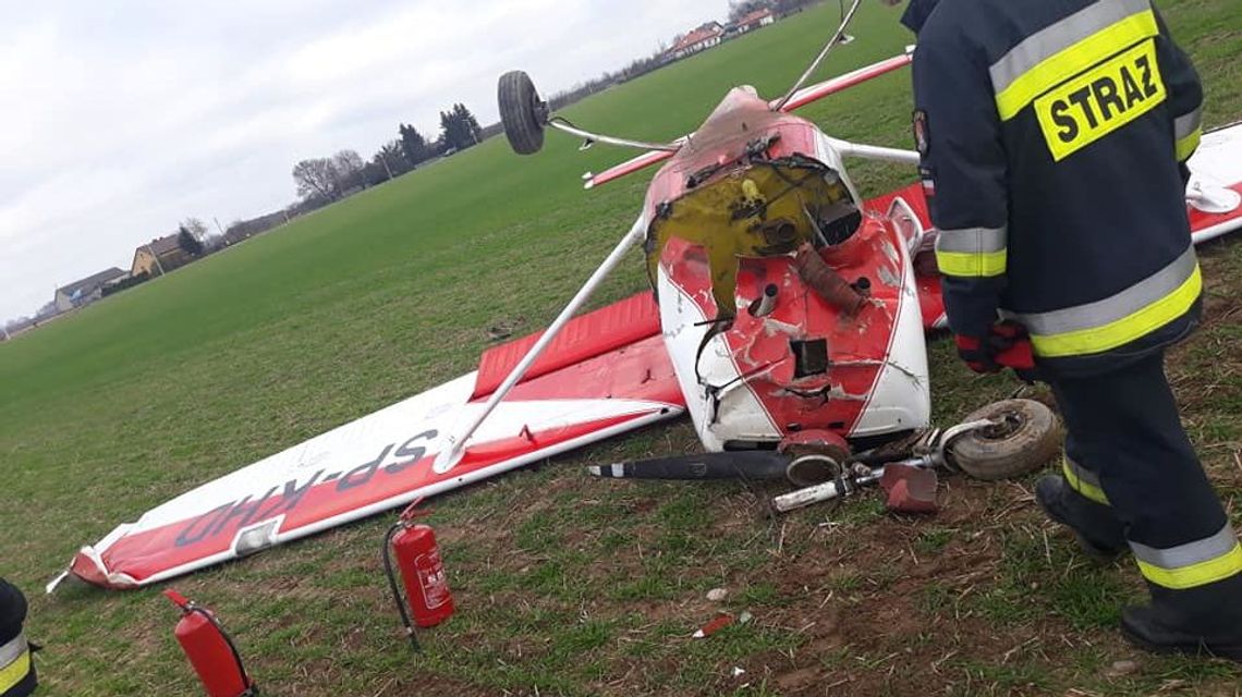 Awionetka z Aeroklubu w Dęblinie „dachowała” na środku pola
