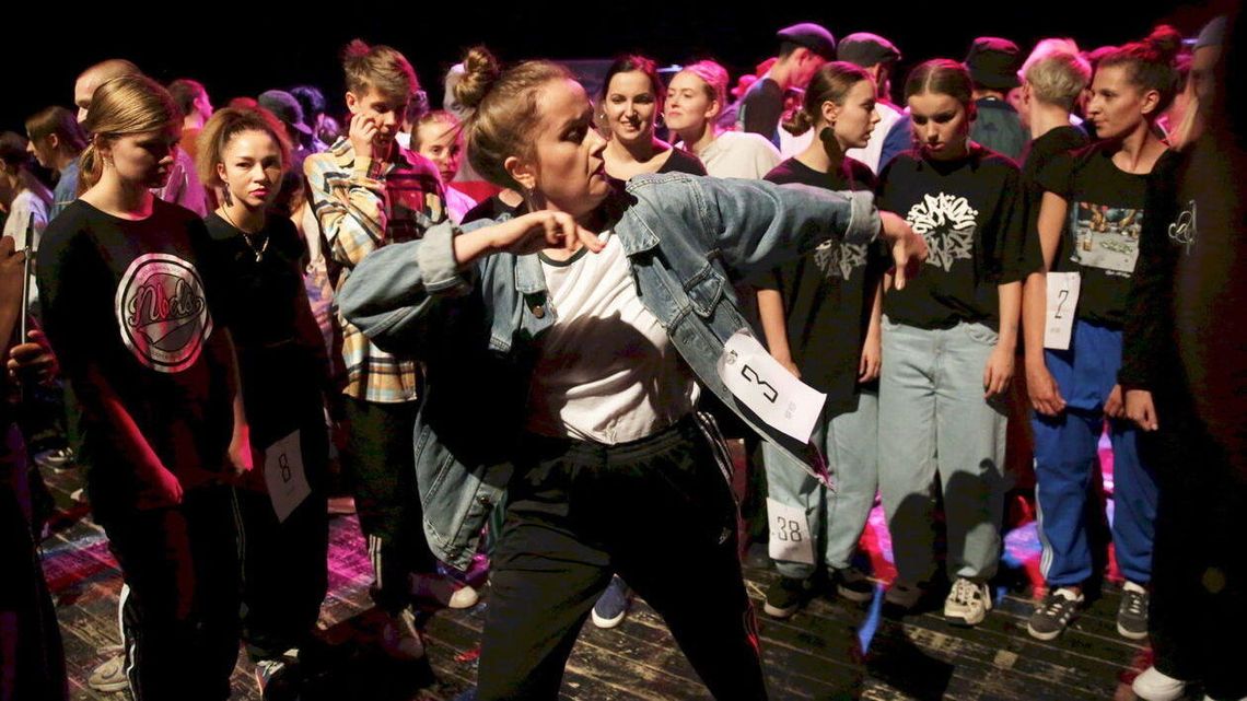 B-boys kontra b-girls. Taneczne rytmy w Letnim Konkursie Tańca w Centrum Kultury [zdjęcia]