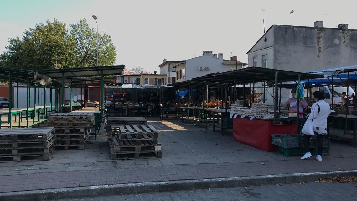 "Babski rynek" w Białej Podlaskiej: Powstaje projekt przebudowy. Kupcy chcą parkingów 