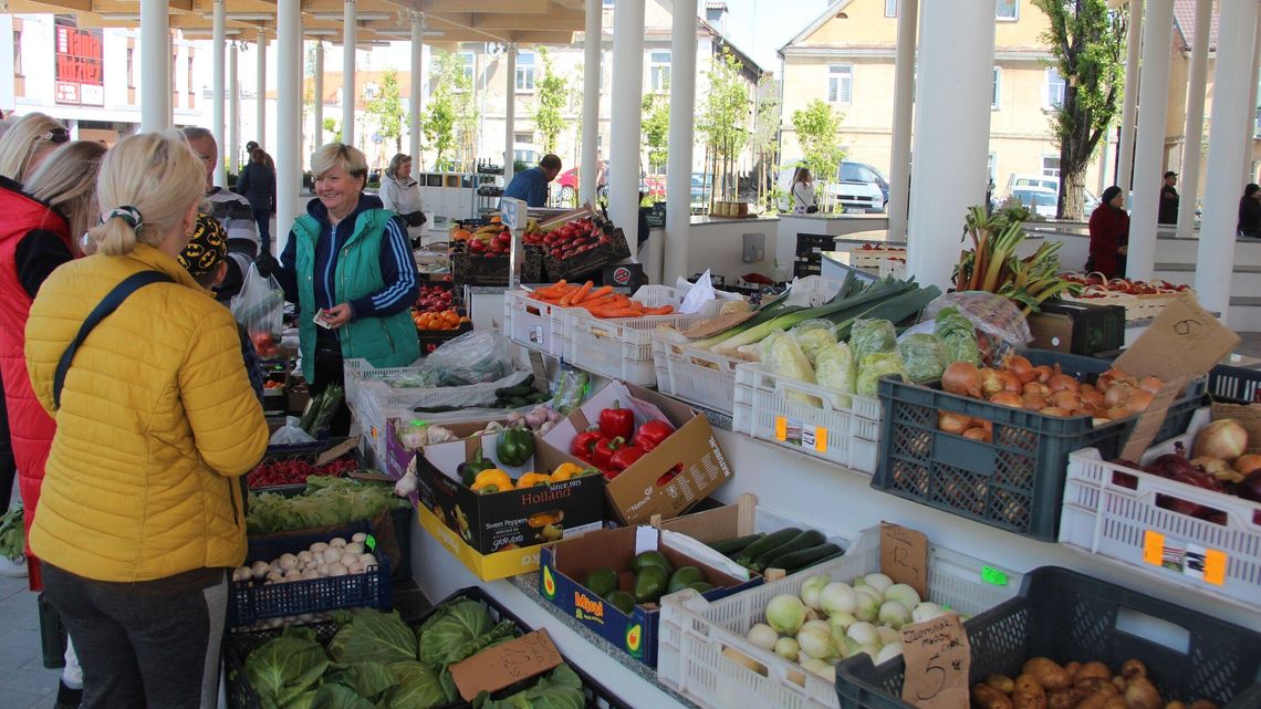 Babski rynek znowu ożył. Klienci zachwyceni, a kupcy narzekają 