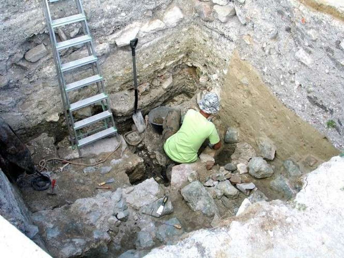 Badania na Górze Chełmskiej: Odkryli romańską świątynię Św. Jana Złotoustego? Badania na Górze Chełmskiej: Odkryli romańską świątynię Św. Jana Złotoustego?